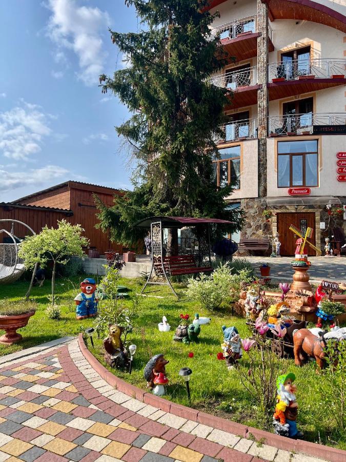 Sadyba U Halyny Sunrise Bukowel Exterior foto