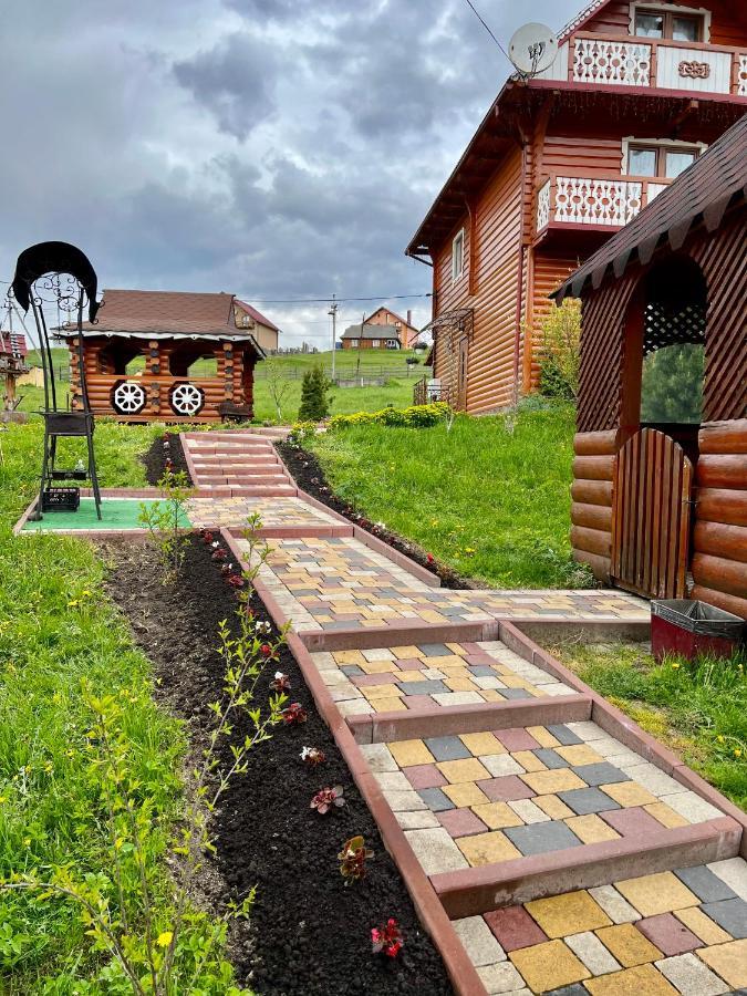 Sadyba U Halyny Sunrise Bukowel Exterior foto
