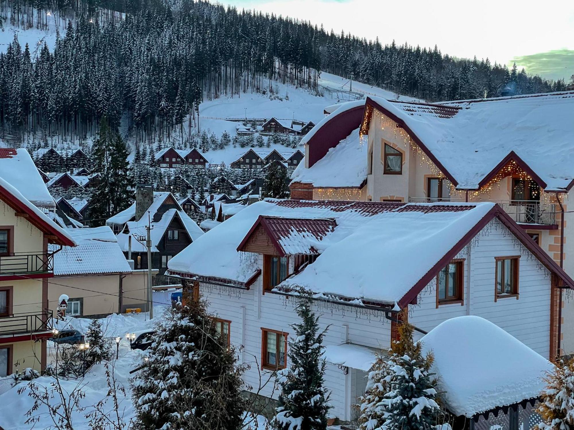 Sadyba U Halyny Sunrise Bukowel Exterior foto