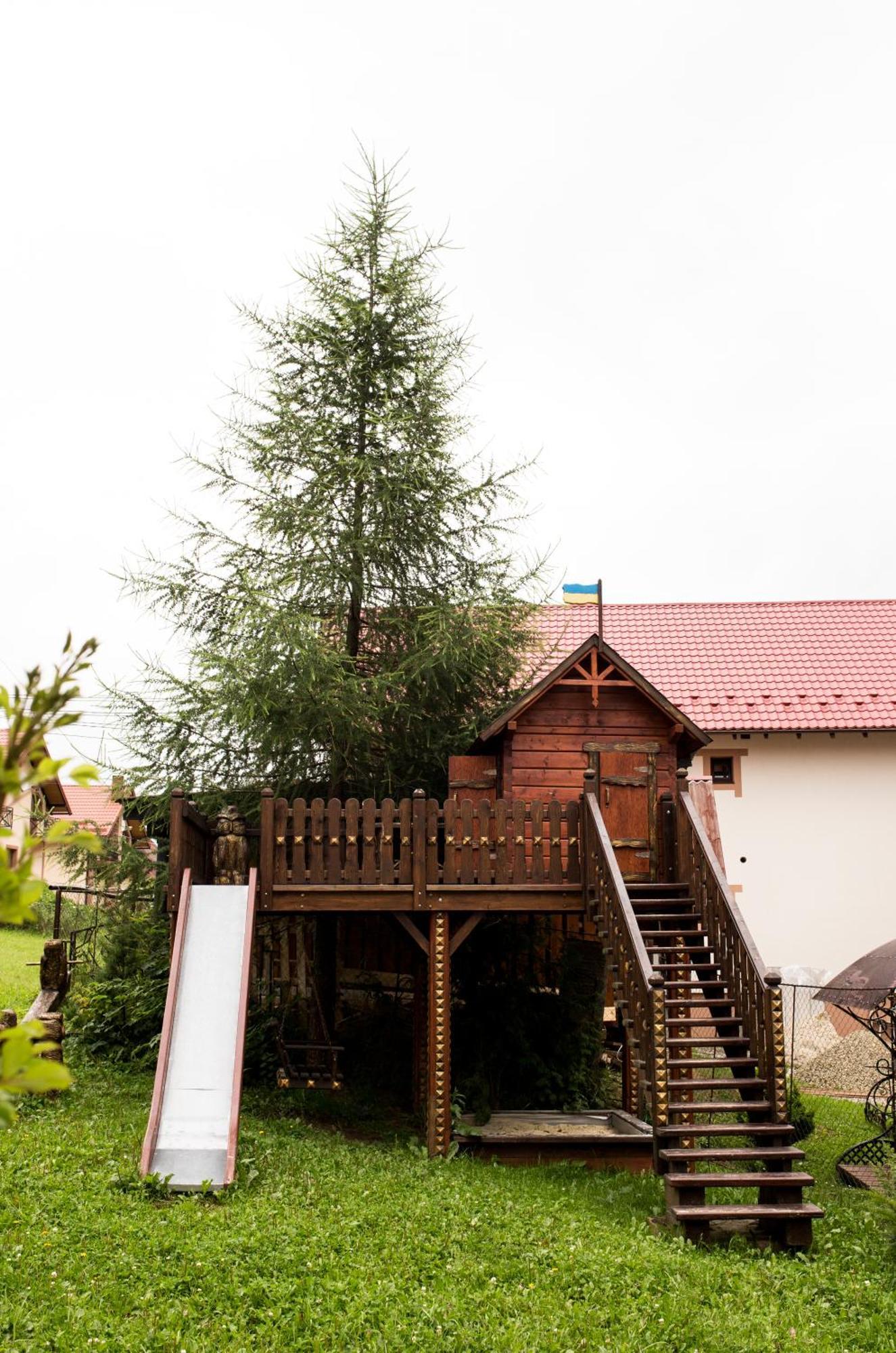 Sadyba U Halyny Sunrise Bukowel Exterior foto