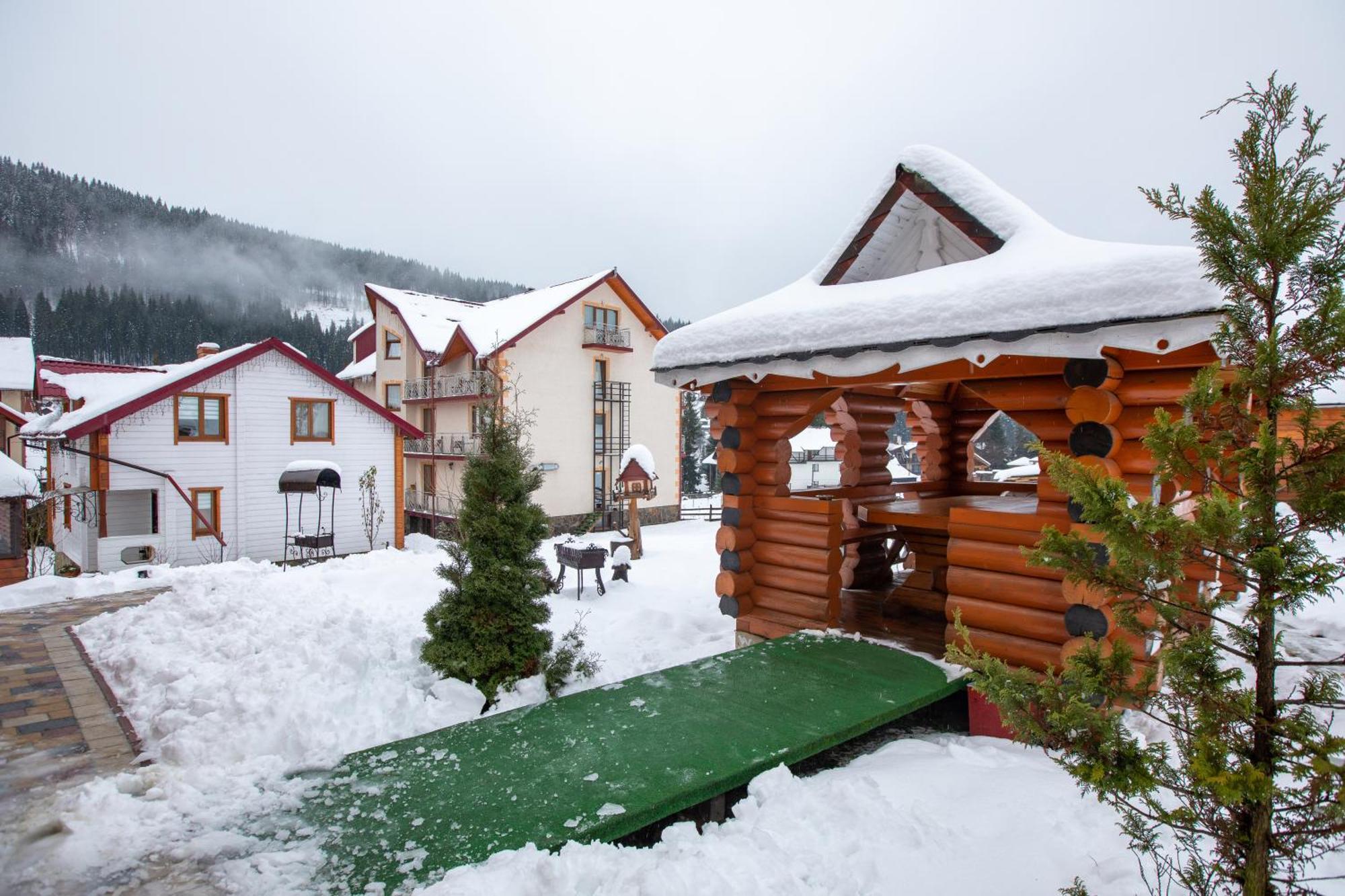 Sadyba U Halyny Sunrise Bukowel Exterior foto