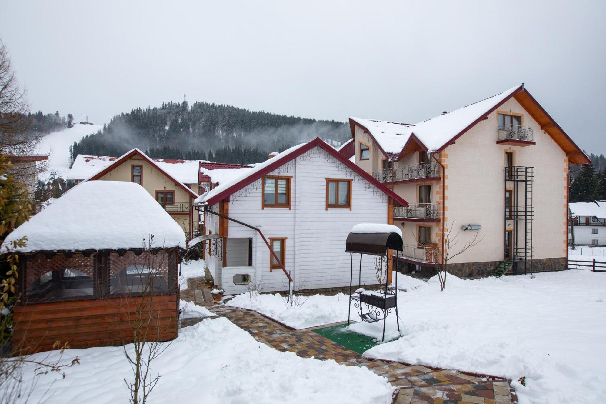 Sadyba U Halyny Sunrise Bukowel Exterior foto
