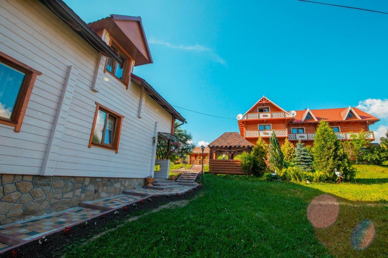 Sadyba U Halyny Sunrise Bukowel Exterior foto