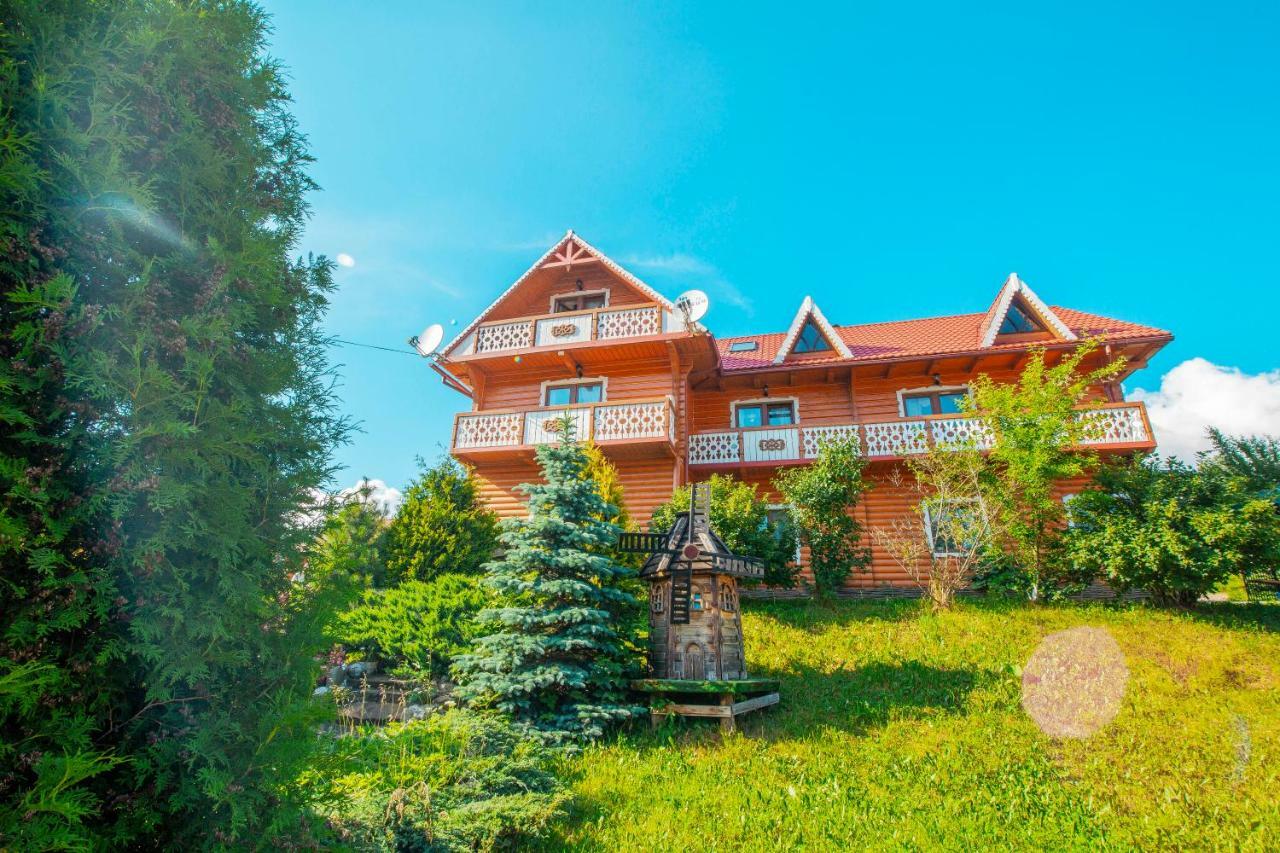 Sadyba U Halyny Sunrise Bukowel Exterior foto